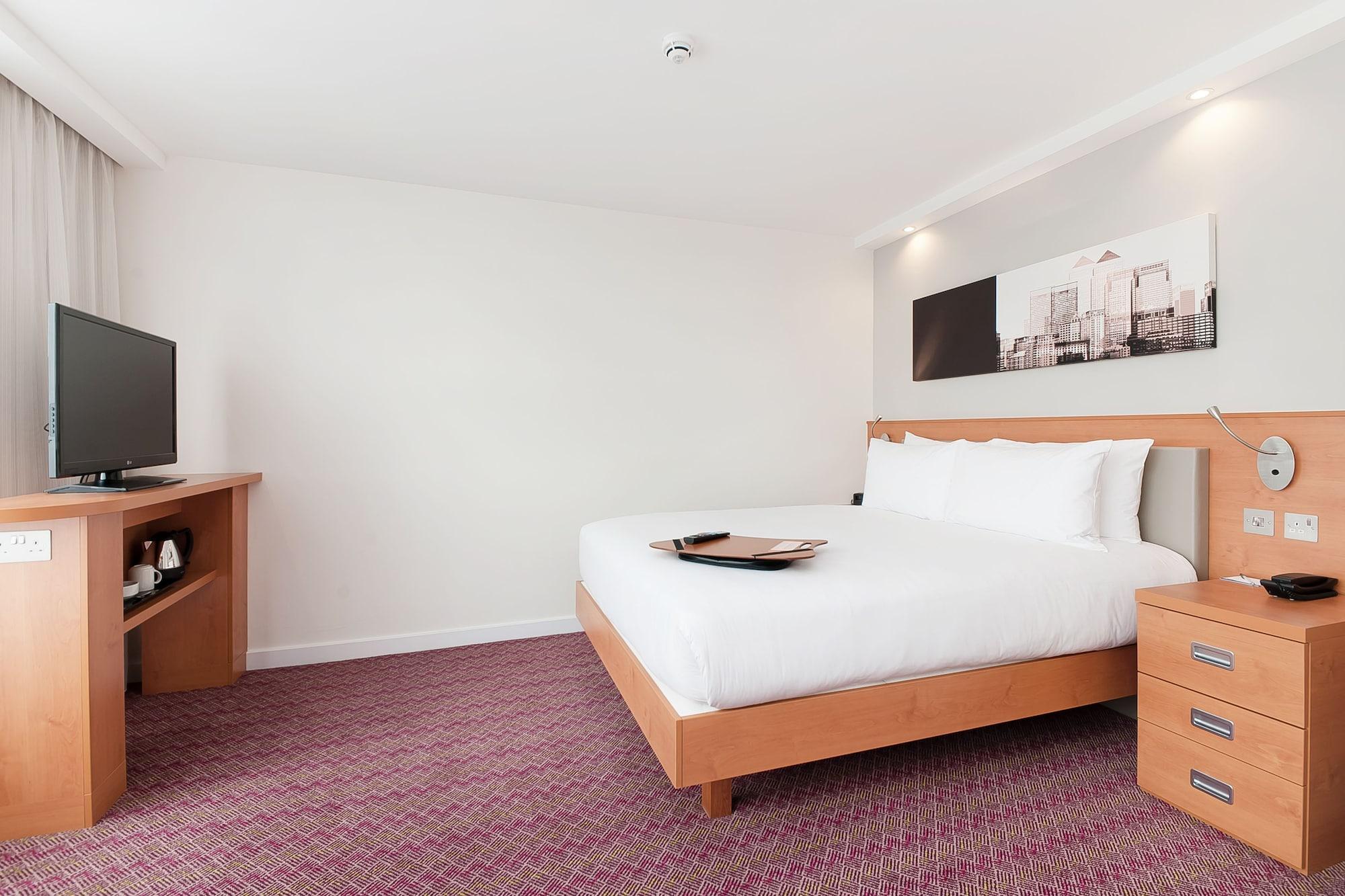 Отель Hampton By Hilton Waterloo