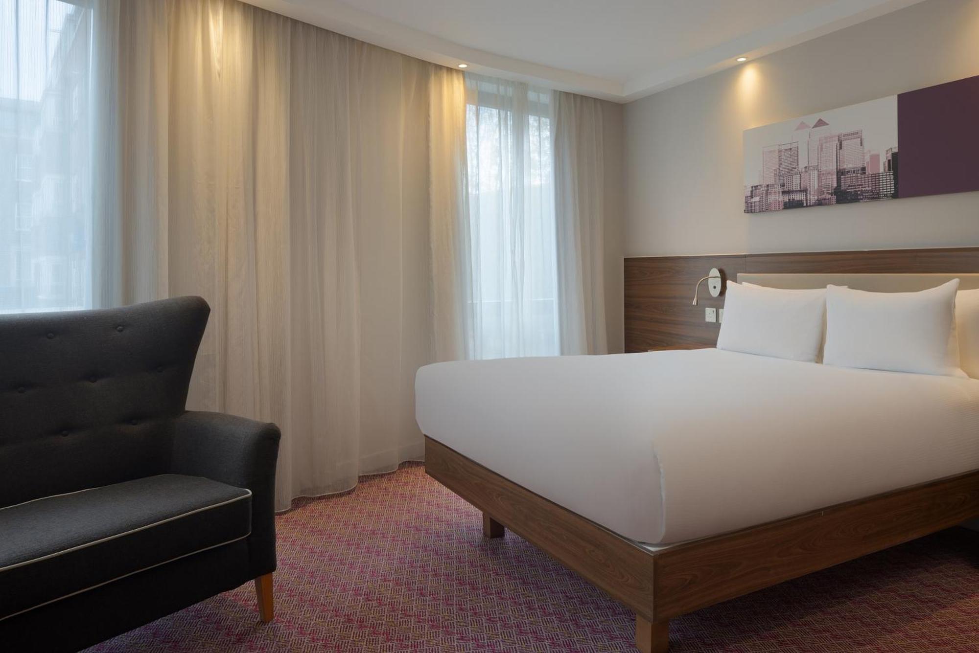 Hampton By Hilton Waterloo Отель Лондон