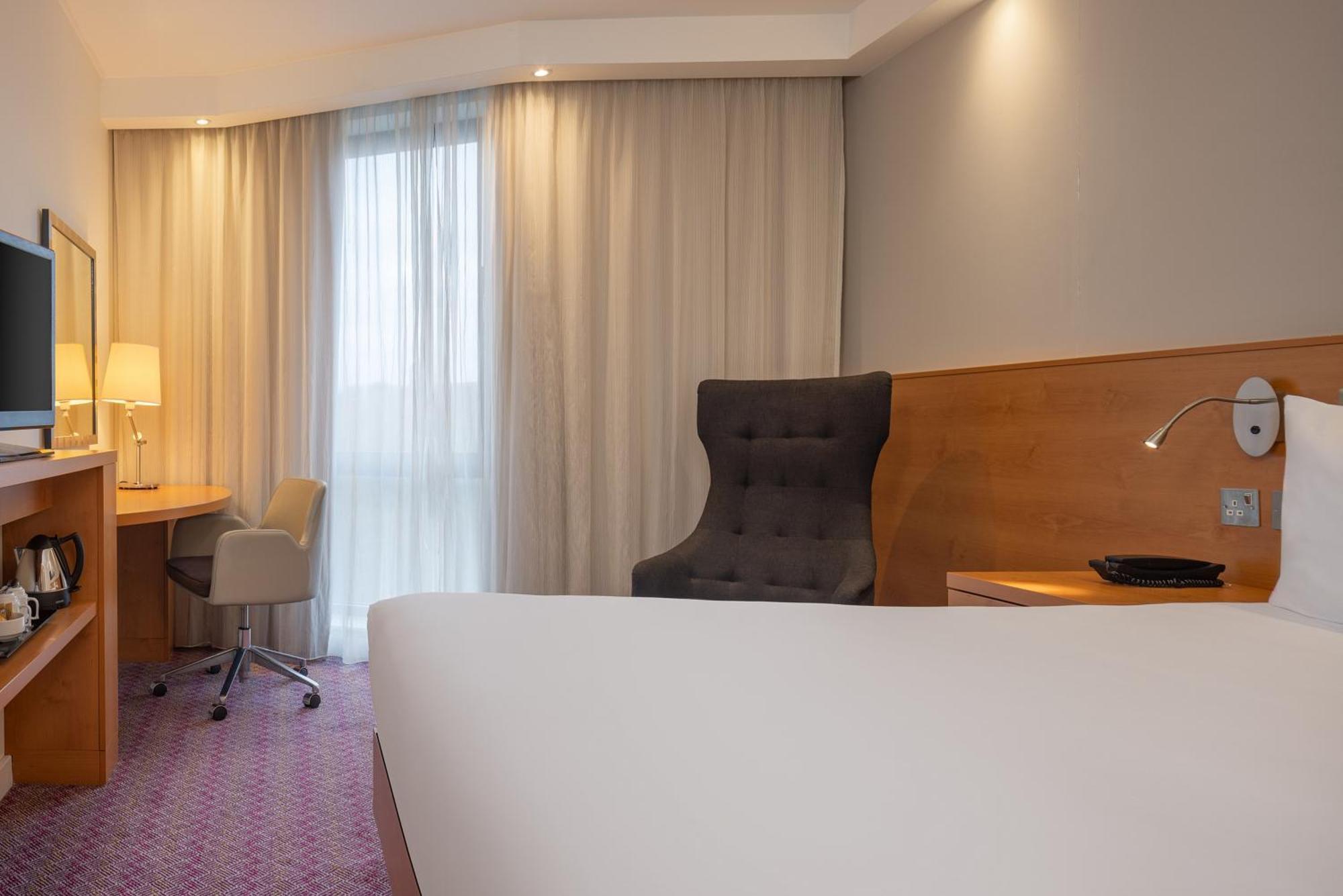 Отель Hampton By Hilton Waterloo 3*