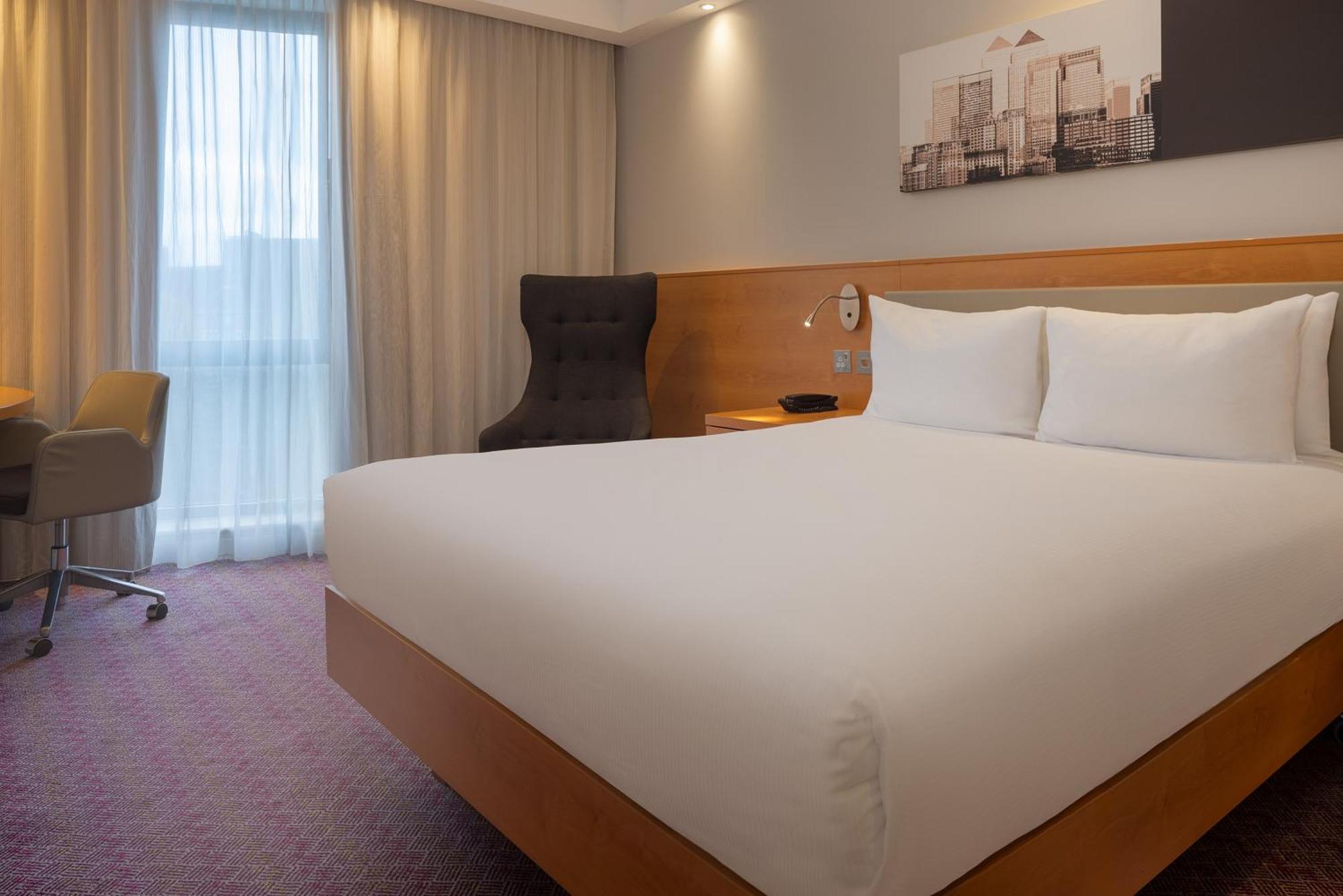 Hampton By Hilton Waterloo Отель 3*