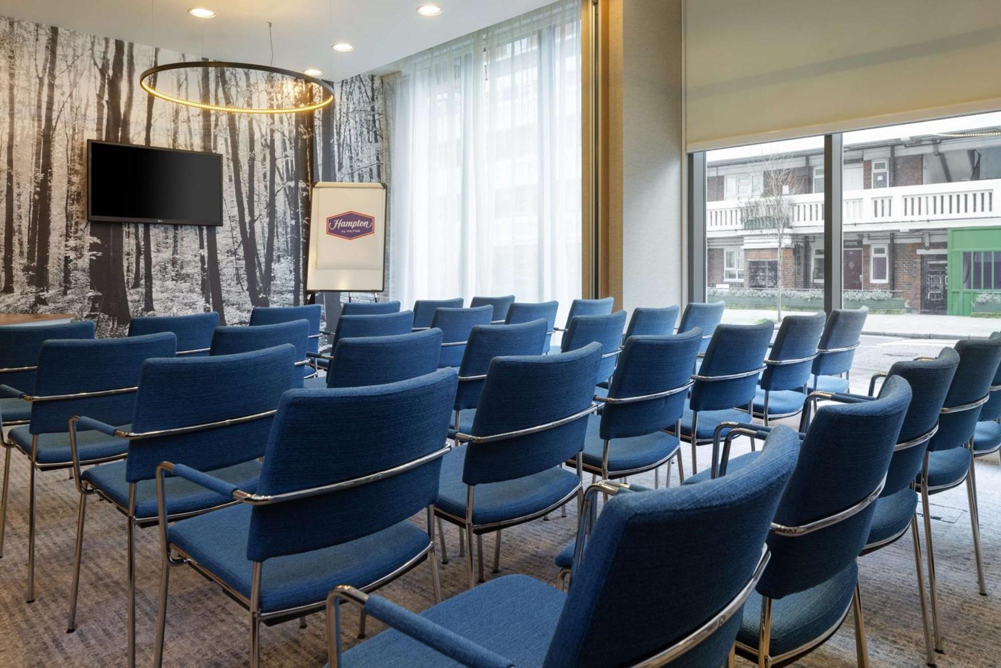 Hampton By Hilton Waterloo Лондон