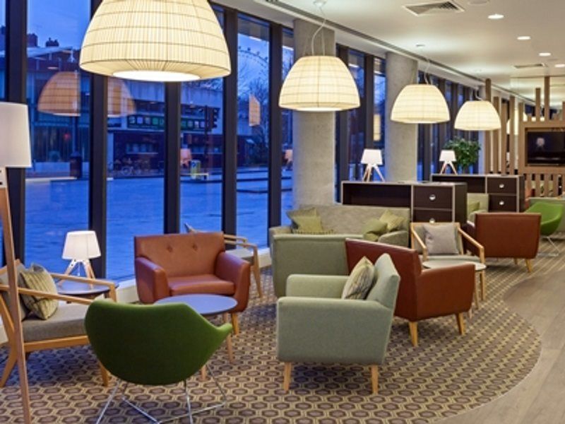 Отель Hampton By Hilton Waterloo 3*